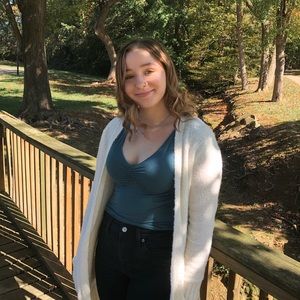 Meet your Posher, Courtney